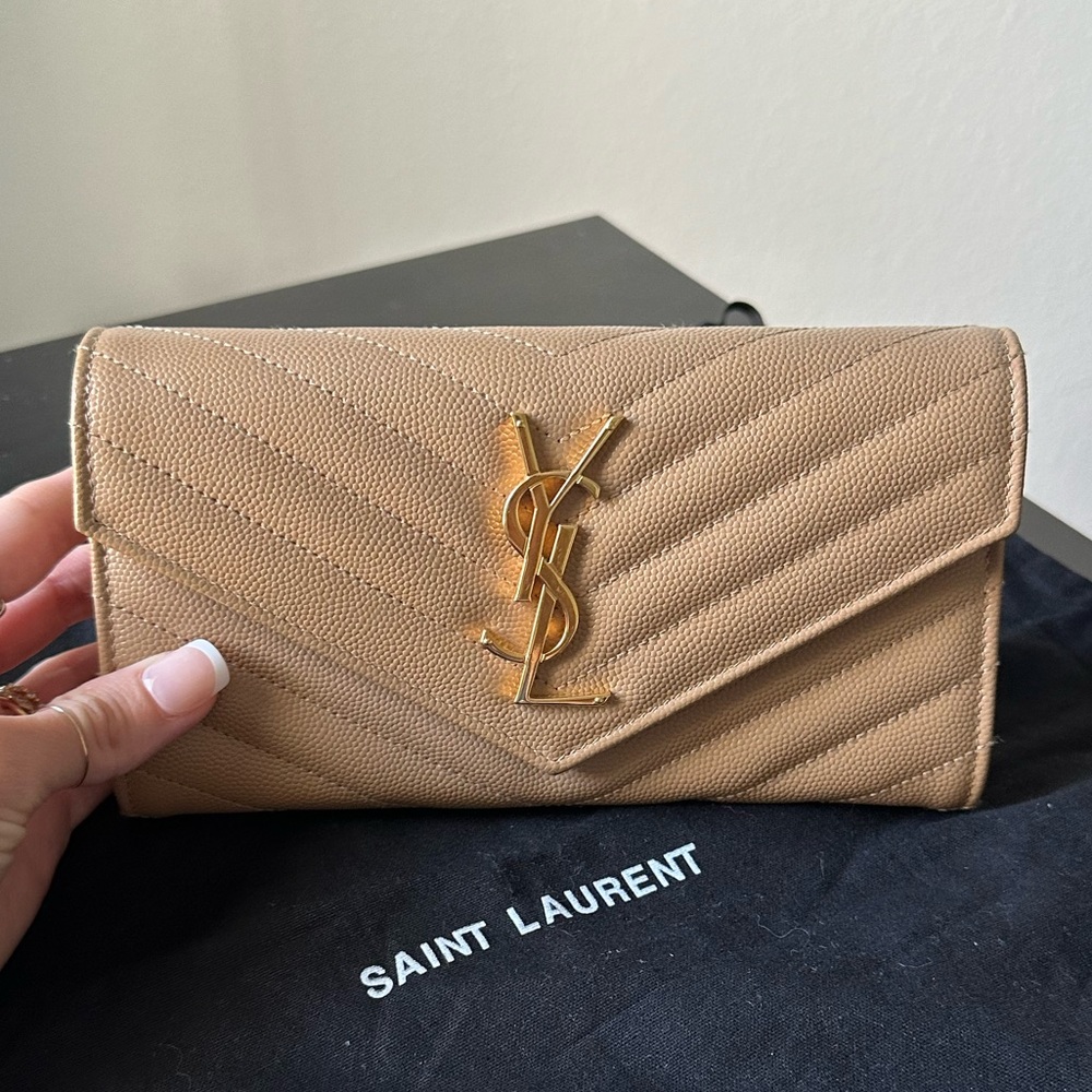 *EUC* YSL LARGE CASSANDRE MATELASSÉ WALLET